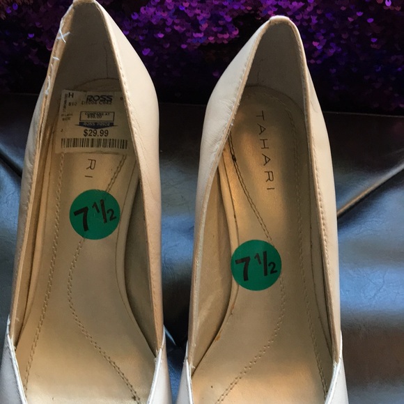 Tahari shoes - Picture 4 of 6